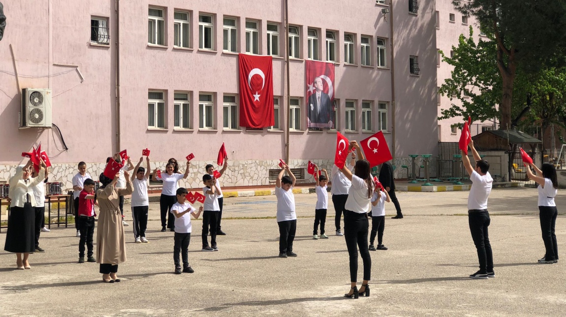 23 Nisan Ulusal Egemenlik ve Çocuk Bayramı ile Türkiye Büyük Millet Meclisi'nin kuruluşunun 104. yıldönümü kutlu olsun!